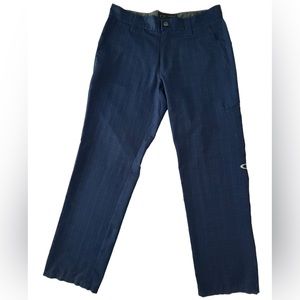 Oakley- Plaid golf pants.‎ 33x32- Excellent condition!!